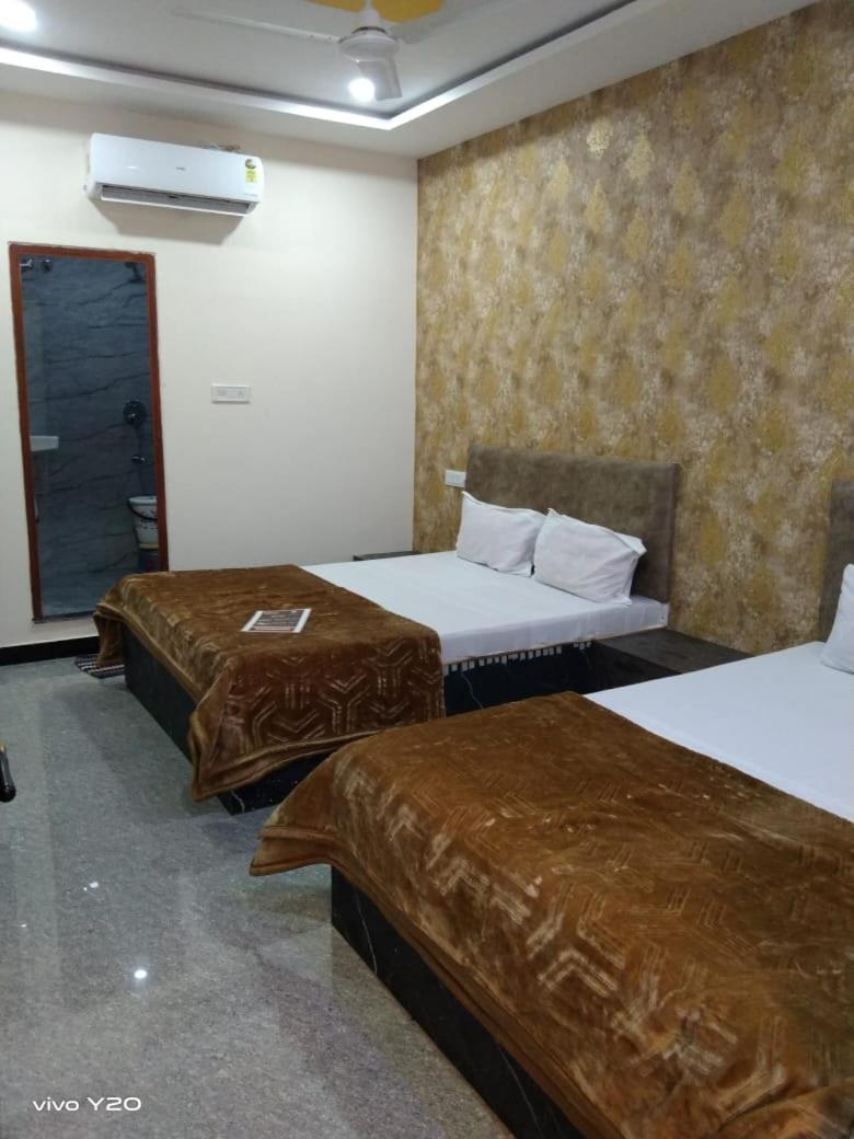 אויאיין Hotel Somnath Inn מראה חיצוני תמונה