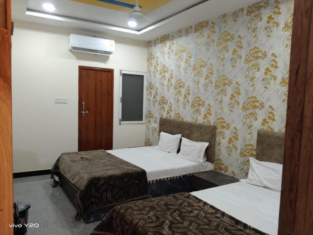 אויאיין Hotel Somnath Inn מראה חיצוני תמונה