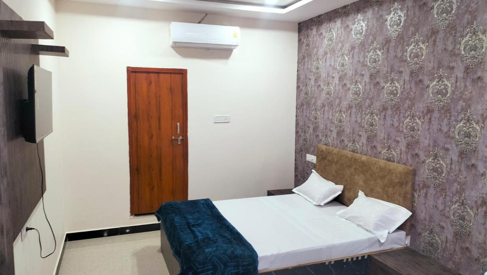 אויאיין Hotel Somnath Inn מראה חיצוני תמונה
