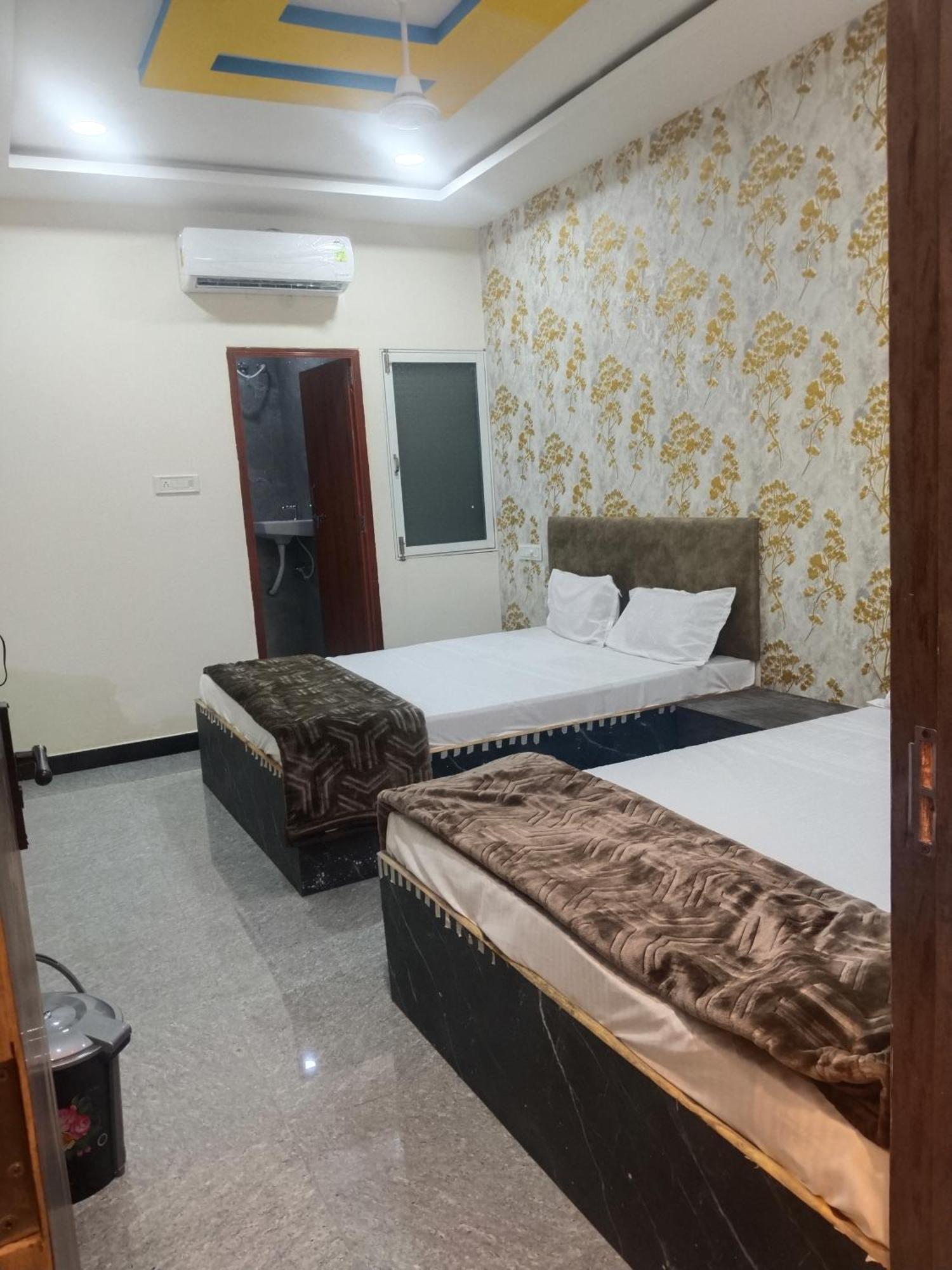 אויאיין Hotel Somnath Inn מראה חיצוני תמונה